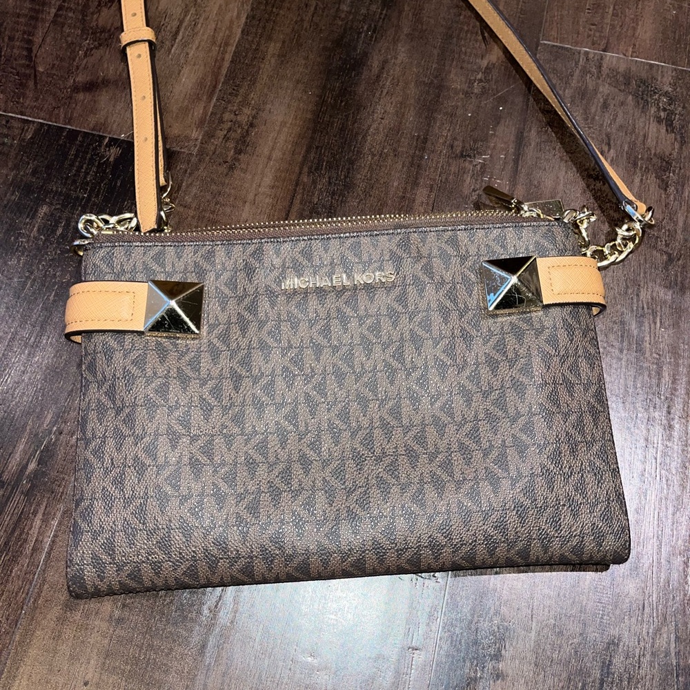 Michael Kors Karla Brown/Acorn/Gold Leather East West Crossbody - Picture 14 of 14